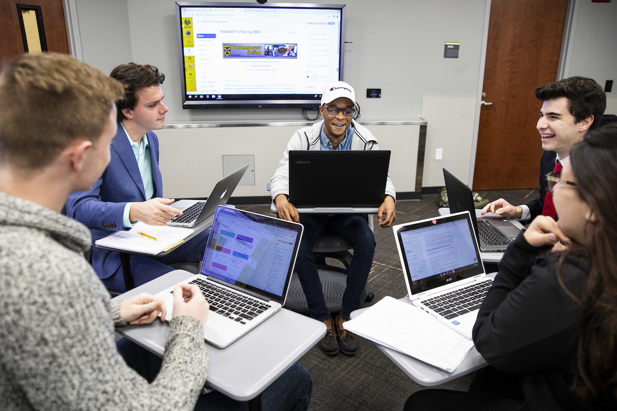 ucf students working in a group (1)